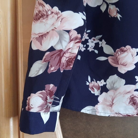 Long sleeve floral tie neck blouse - Picture 3 of 4